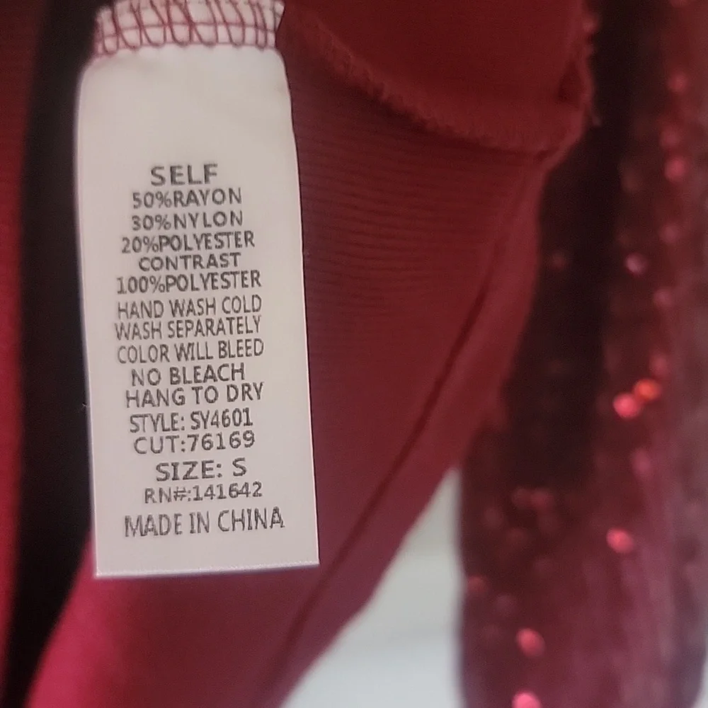Burgundy top sequin sleeve - Picture 6 of 8